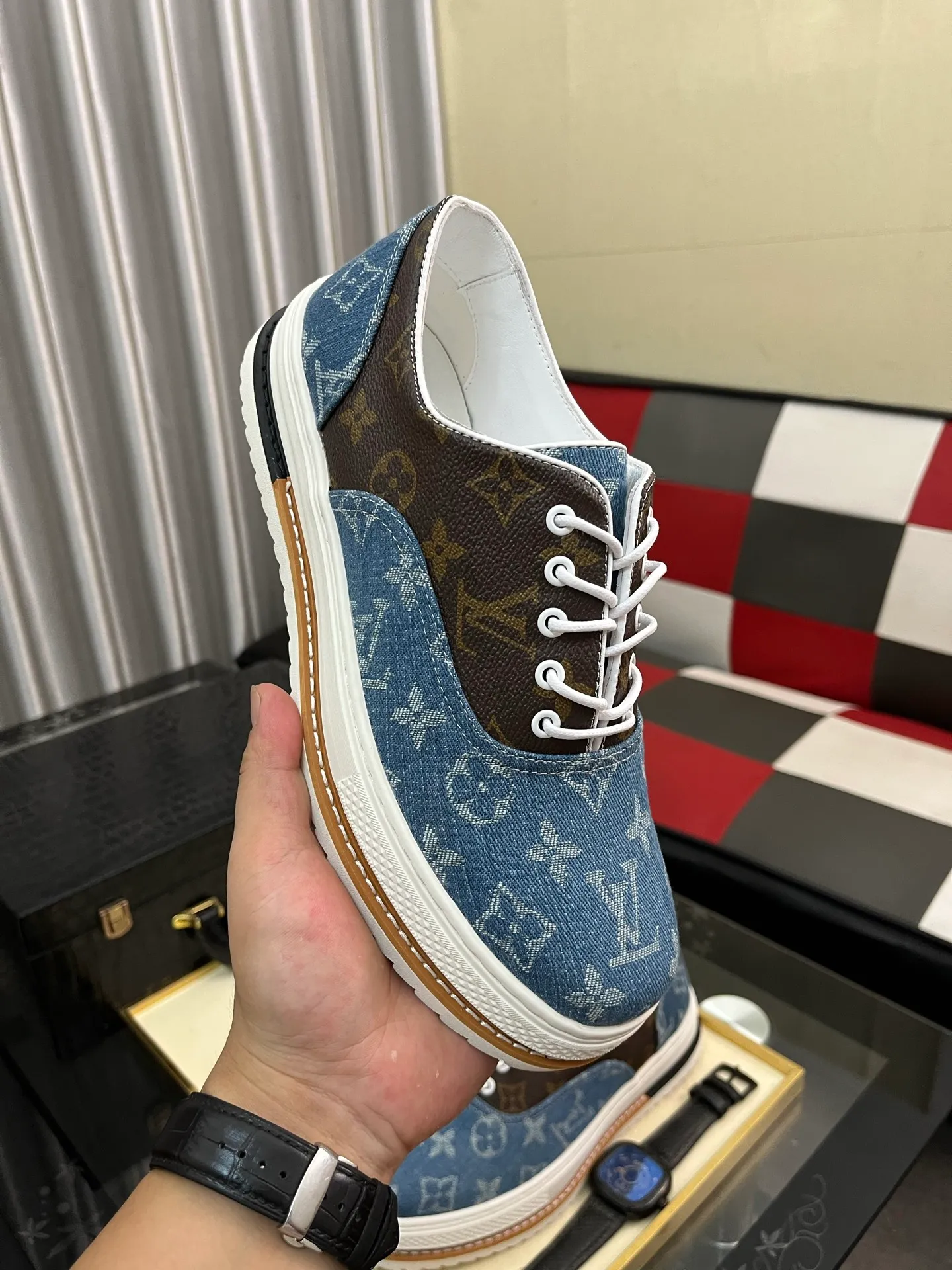 Men's Men's Shoes 💰420⌚️⌚️🇮🇹🇮🇹LV Louis Vuitton. The latest trendy casual shoes are popular in physical stores in sizes 38-44. New spring and summer comfortable imported custom original cowhide, unique jacquard fabric element design. Paired with sheepskin lining, Lv original bottom, [taiyang][taiyang] high-end packaging and high quality💪Details determine the quality, you can enter and leave the counter at will, welcome to compare🇮🇹